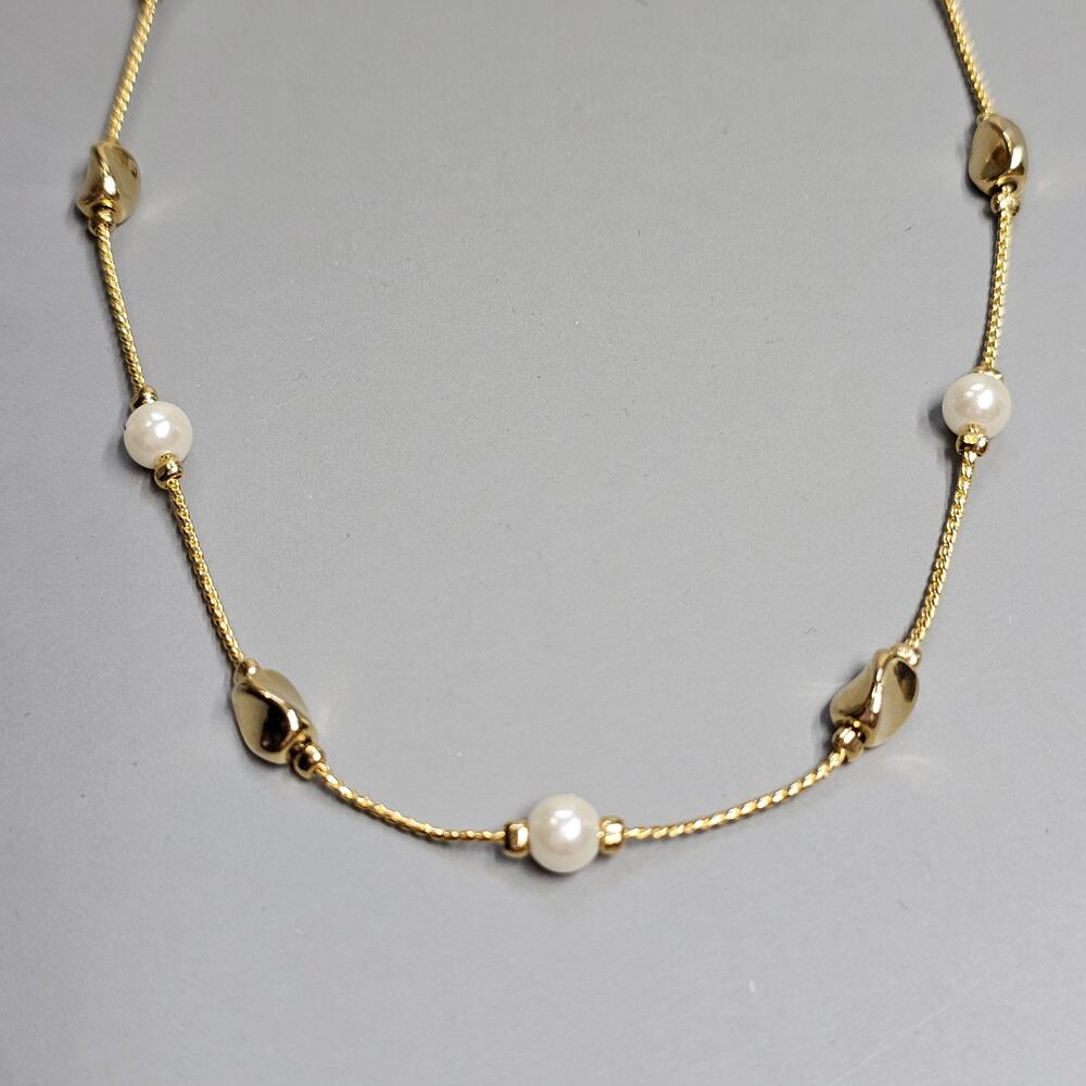 Claire's Pearl (Faux) and Goldtone Beaded Necklace Dainty 20" Magnetic Closure